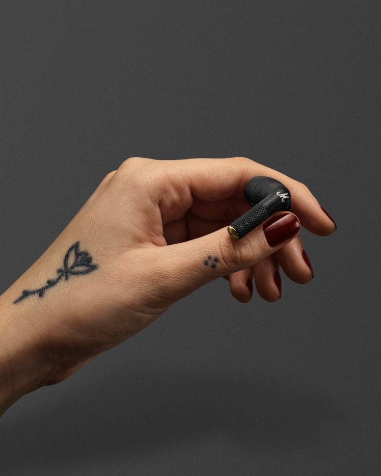 minor-iv-black-hand-mobile-4.jpeg